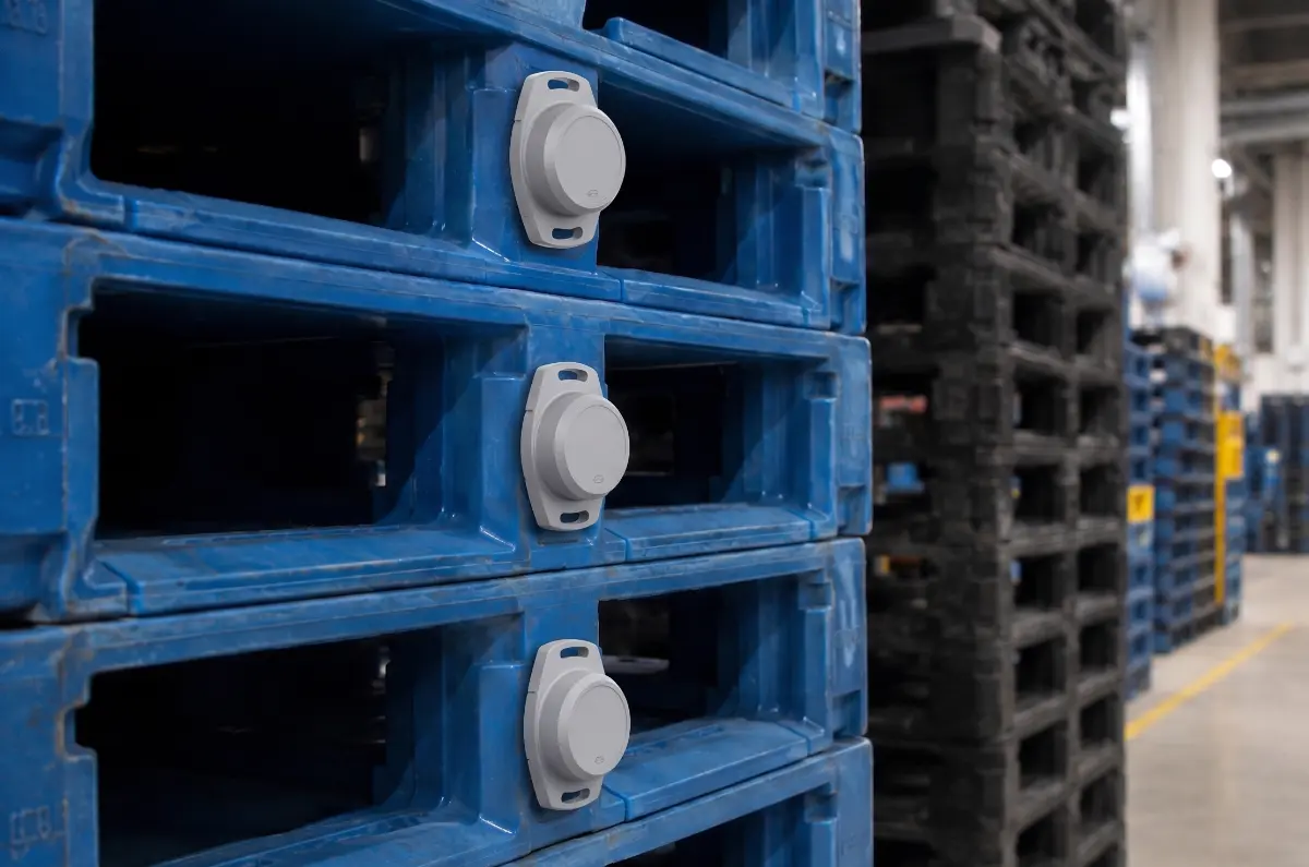 GPX AssetTag Pro trackers mounted on stacked returnable plastic pallets for real-time container loss prevention in a warehouse